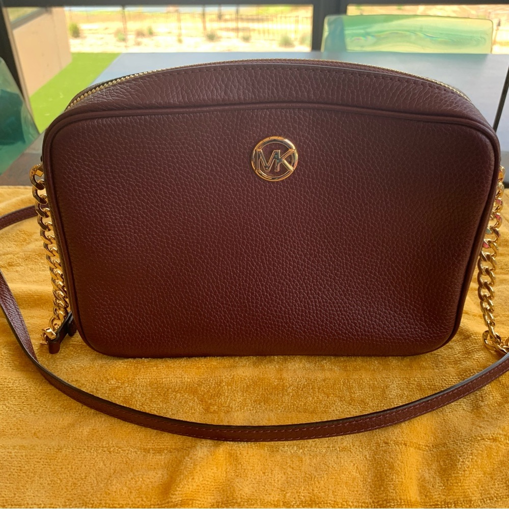 💕🆕💕 - NWOT - Michael Kors LG EW Fulton Crossbody - Burgundy Pebbled Leather